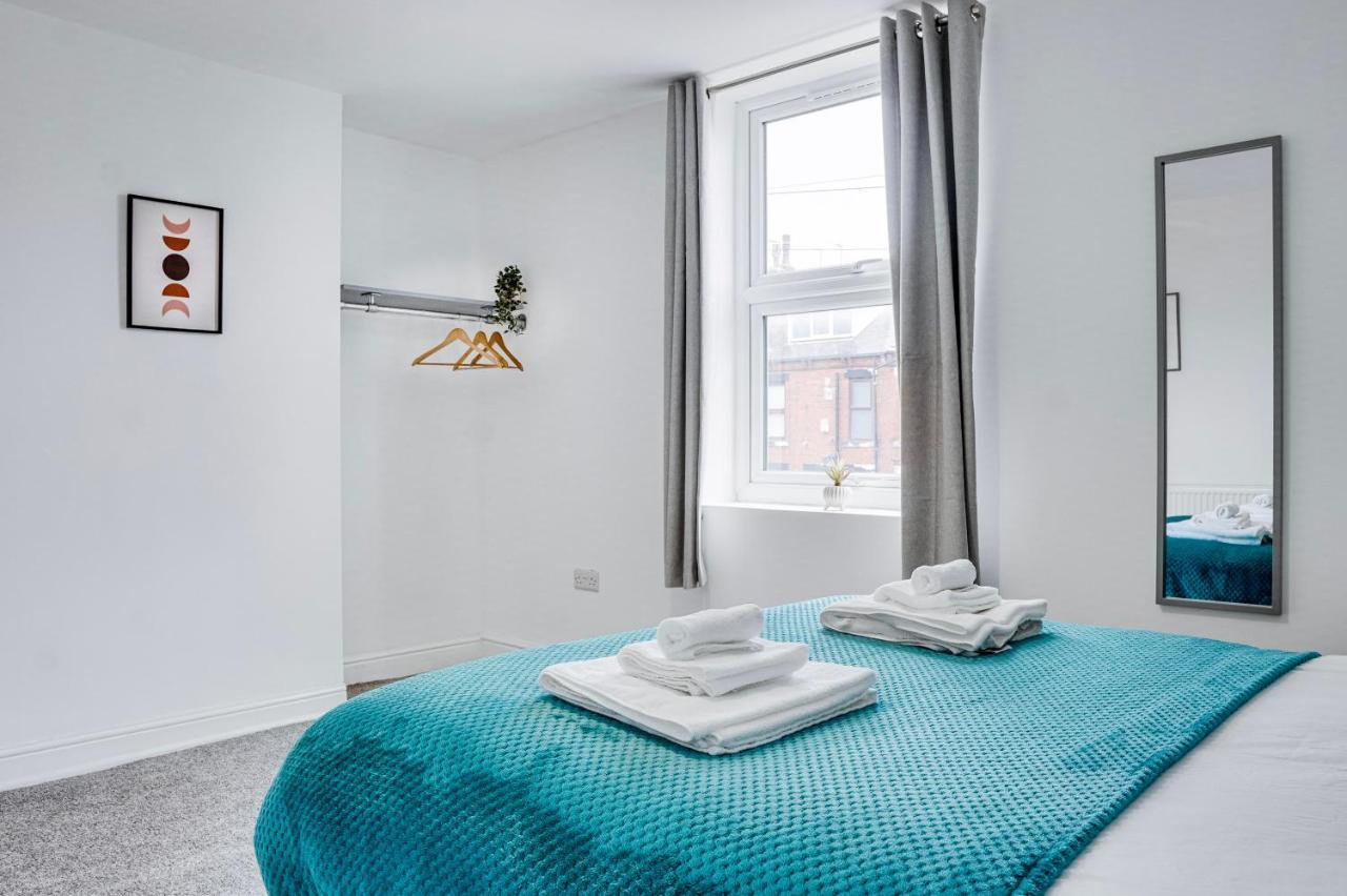 Spacious 4 Bedroom House Near Leeds Cc Beeston Hill Экстерьер фото