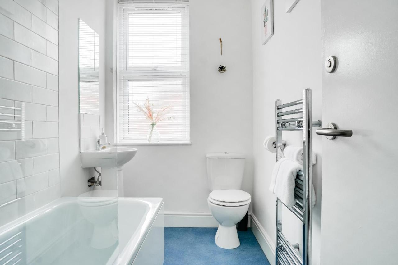Spacious 4 Bedroom House Near Leeds Cc Beeston Hill Экстерьер фото