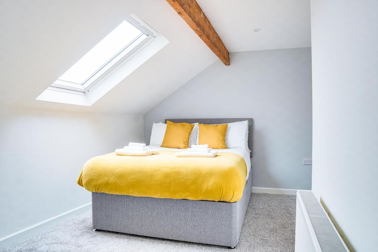 Spacious 4 Bedroom House Near Leeds Cc Beeston Hill Экстерьер фото