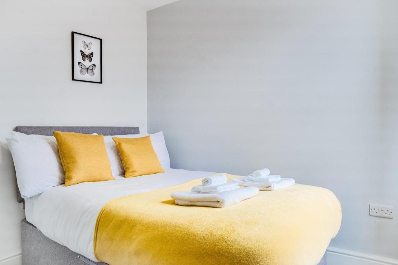 Spacious 4 Bedroom House Near Leeds Cc Beeston Hill Экстерьер фото