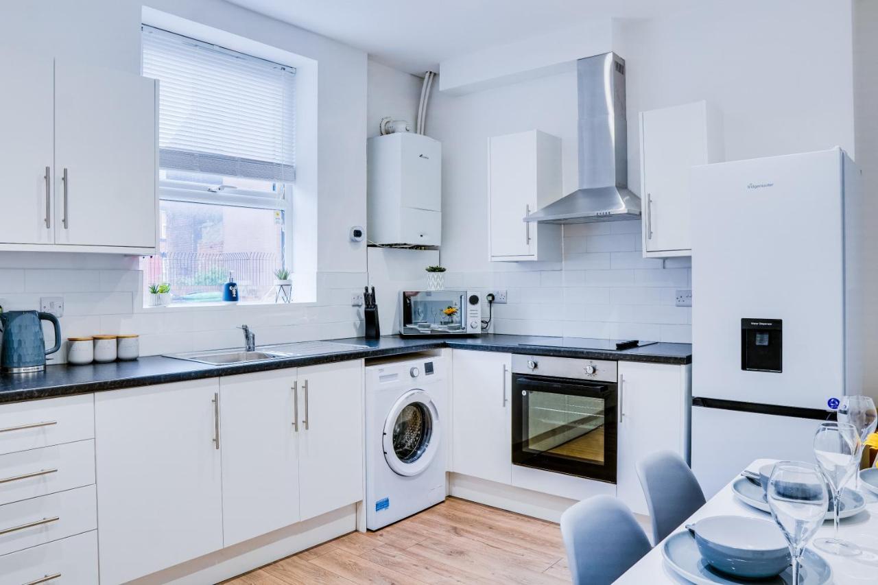 Spacious 4 Bedroom House Near Leeds Cc Beeston Hill Экстерьер фото